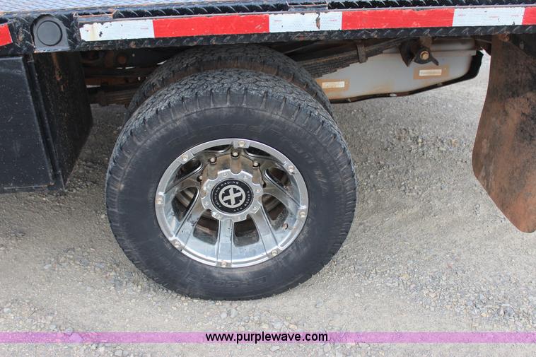 image for item J7577 2012 Ford F350 Super Duty XLT SuperCab flatbed pickup truck