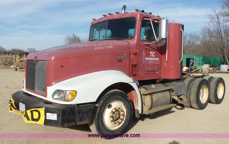 image for item J7685 1998 International 9400 semi truck