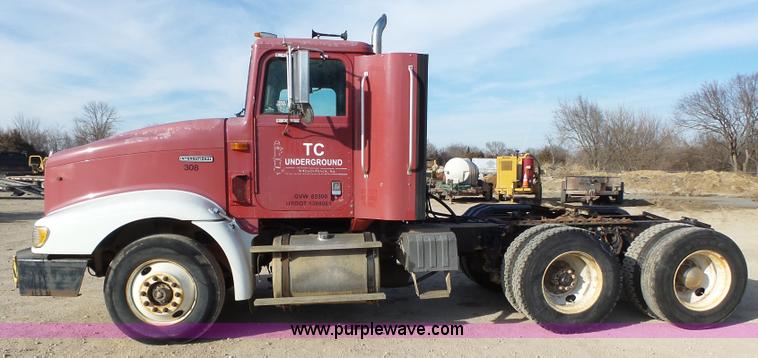 image for item J7685 1998 International 9400 semi truck