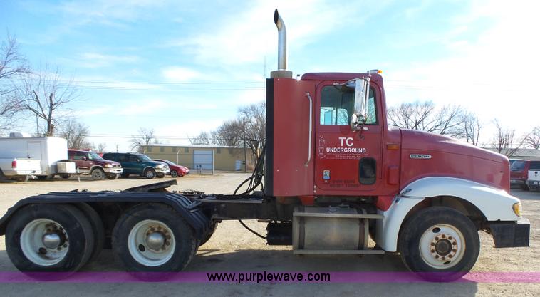 image for item J7685 1998 International 9400 semi truck