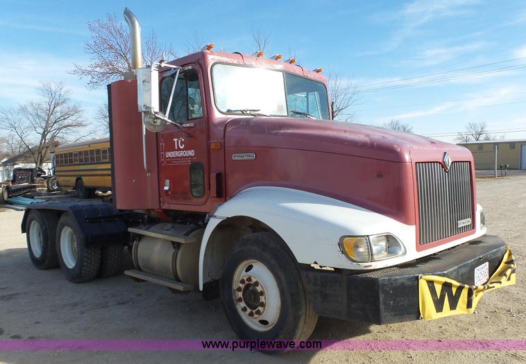 image for item J7685 1998 International 9400 semi truck