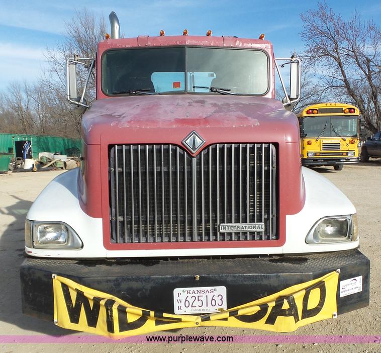 image for item J7685 1998 International 9400 semi truck