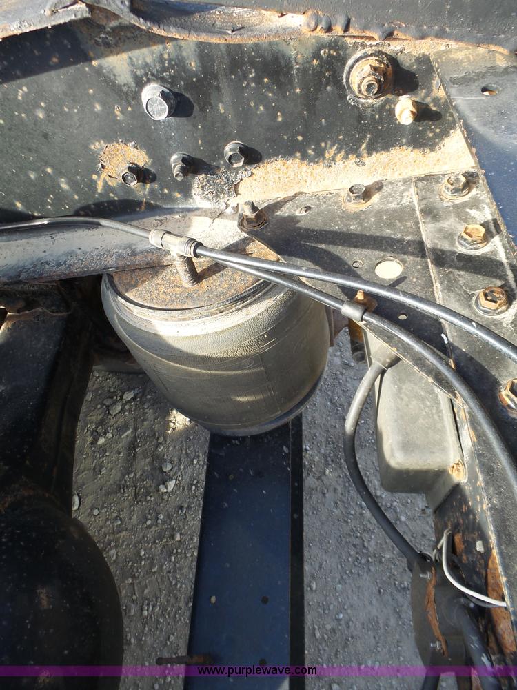 image for item J7685 1998 International 9400 semi truck