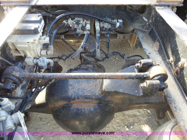 image for item J7685 1998 International 9400 semi truck