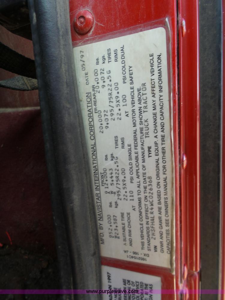 image for item J7685 1998 International 9400 semi truck