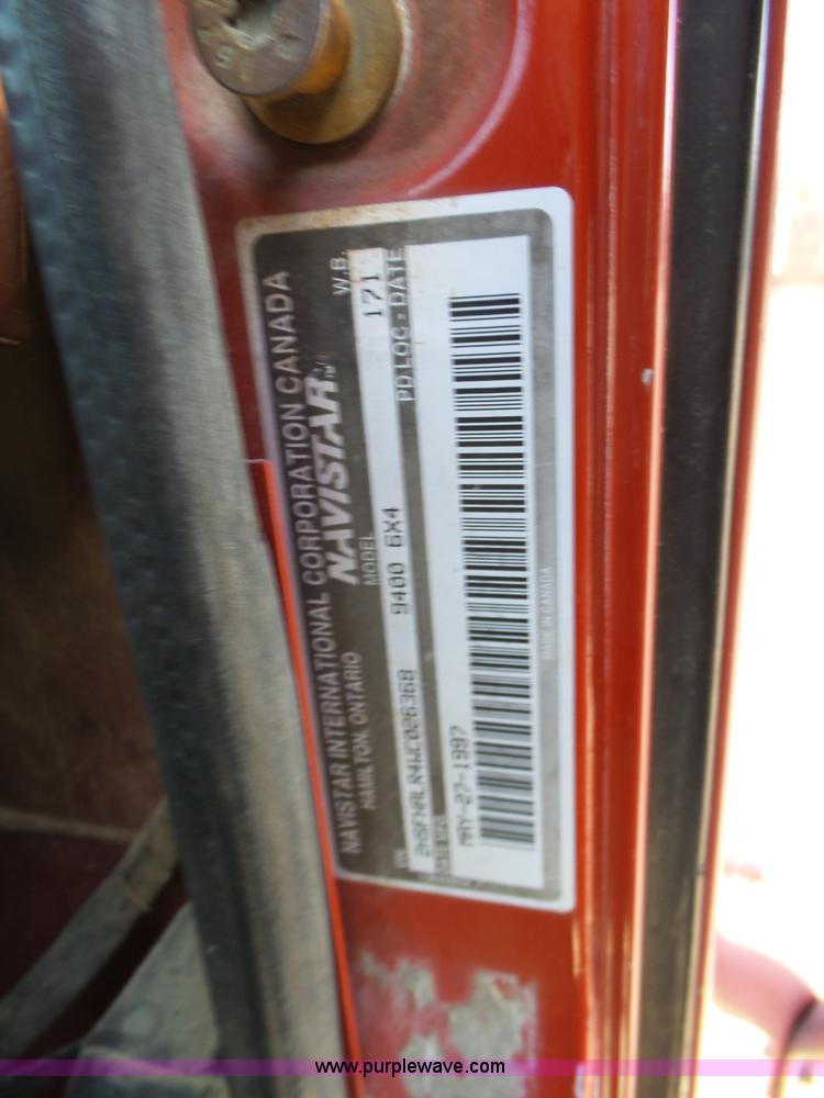 image for item J7685 1998 International 9400 semi truck