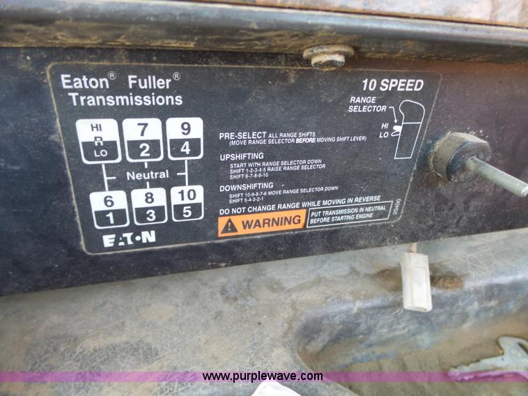 image for item J7685 1998 International 9400 semi truck