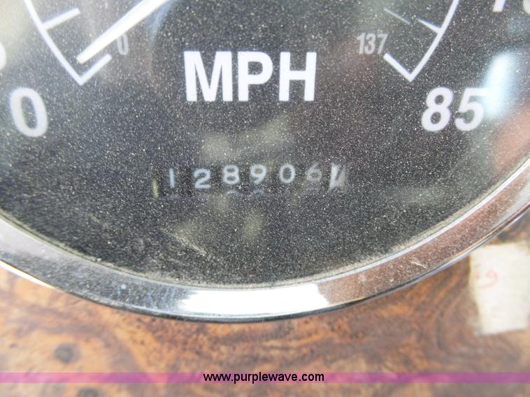 image for item J7685 1998 International 9400 semi truck