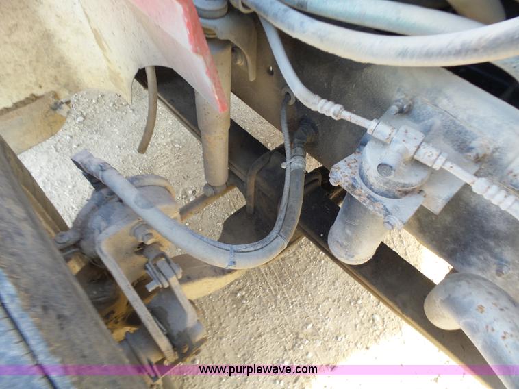 image for item J7685 1998 International 9400 semi truck