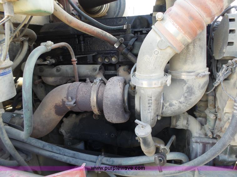 image for item J7685 1998 International 9400 semi truck