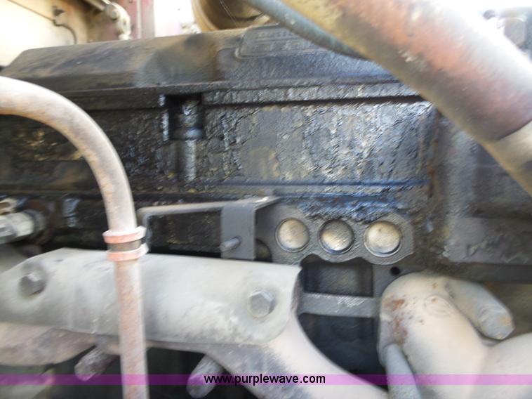 image for item J7685 1998 International 9400 semi truck