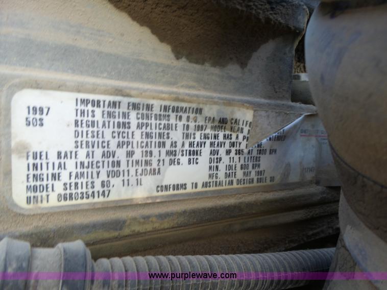 image for item J7685 1998 International 9400 semi truck