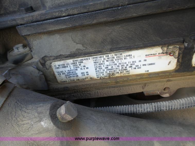 image for item J7685 1998 International 9400 semi truck