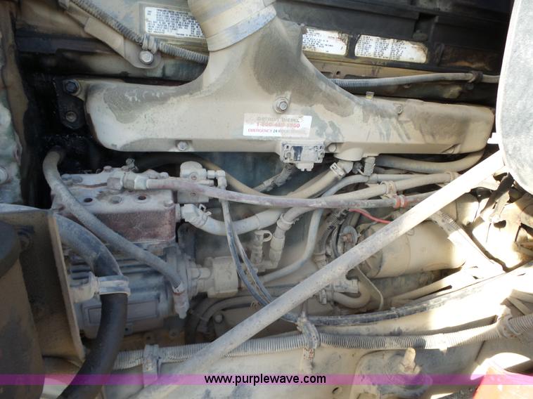 image for item J7685 1998 International 9400 semi truck