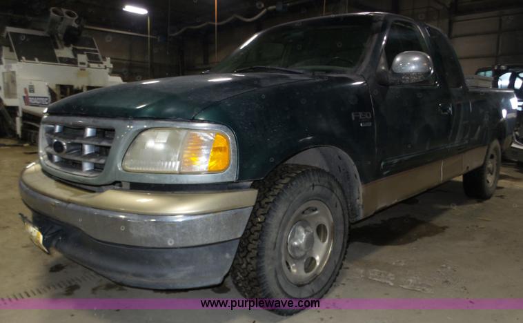 image for item J8818 2000 Ford F150 XLT SuperCab pickup truck