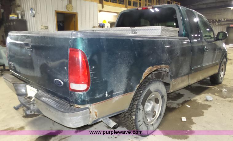image for item J8818 2000 Ford F150 XLT SuperCab pickup truck