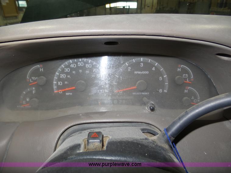 image for item J8818 2000 Ford F150 XLT SuperCab pickup truck