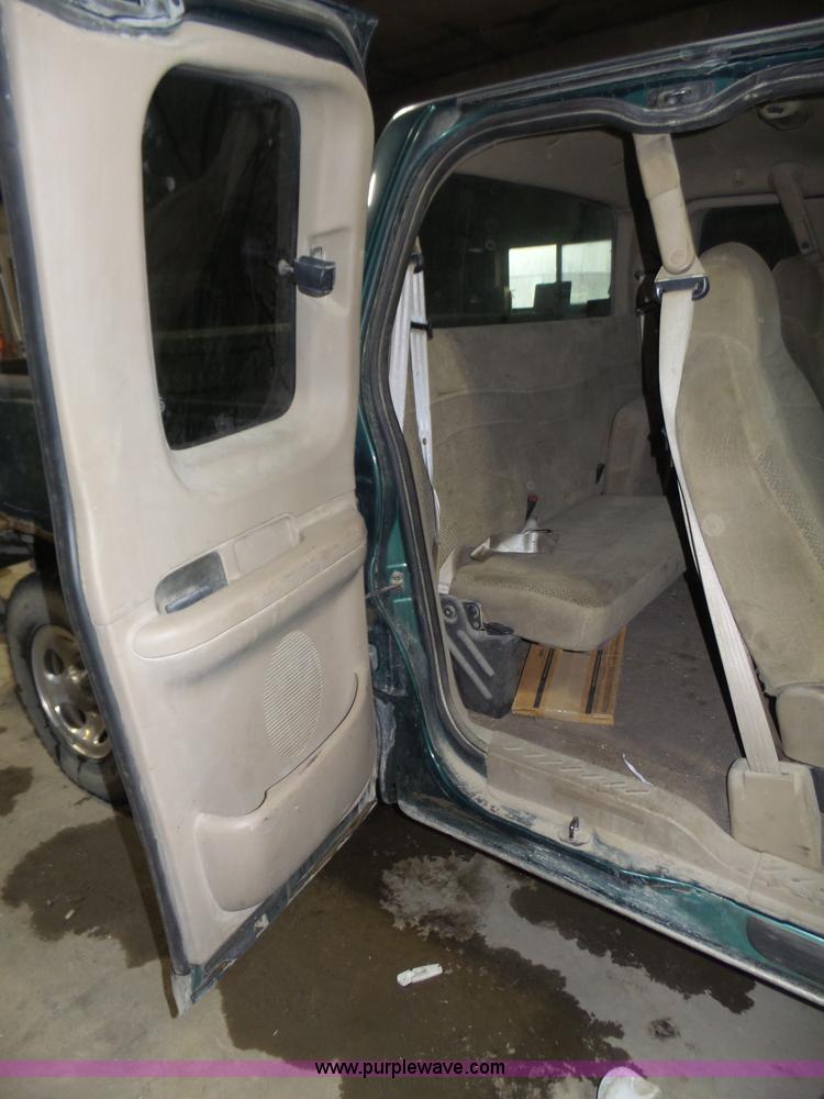 image for item J8818 2000 Ford F150 XLT SuperCab pickup truck