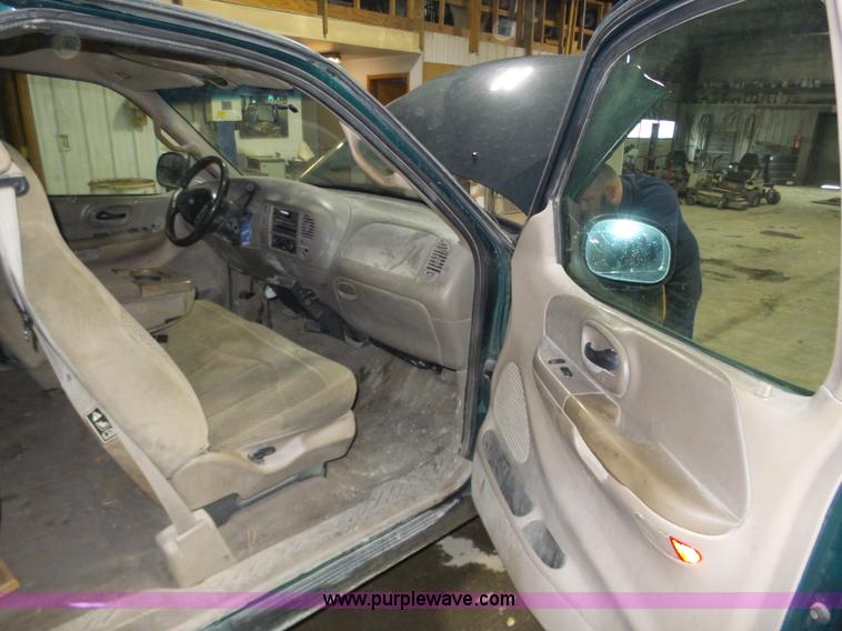 image for item J8818 2000 Ford F150 XLT SuperCab pickup truck