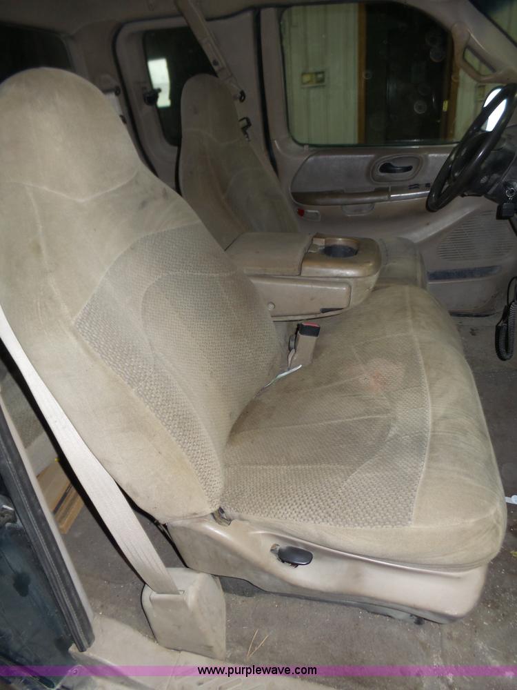 image for item J8818 2000 Ford F150 XLT SuperCab pickup truck