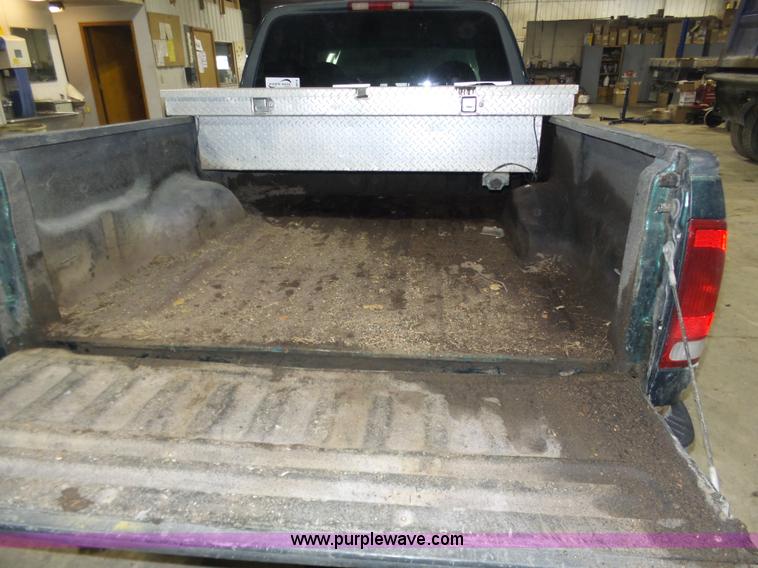 image for item J8818 2000 Ford F150 XLT SuperCab pickup truck