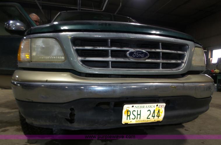 image for item J8818 2000 Ford F150 XLT SuperCab pickup truck