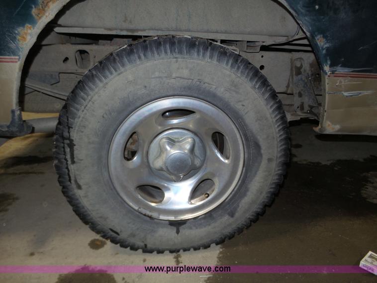 image for item J8818 2000 Ford F150 XLT SuperCab pickup truck