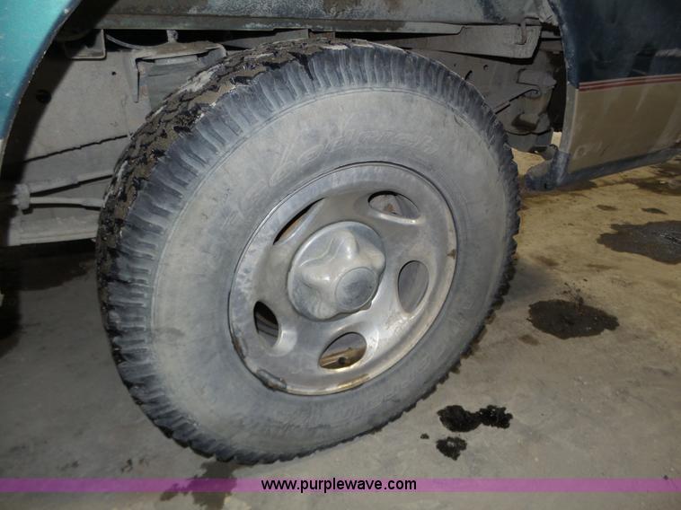 image for item J8818 2000 Ford F150 XLT SuperCab pickup truck