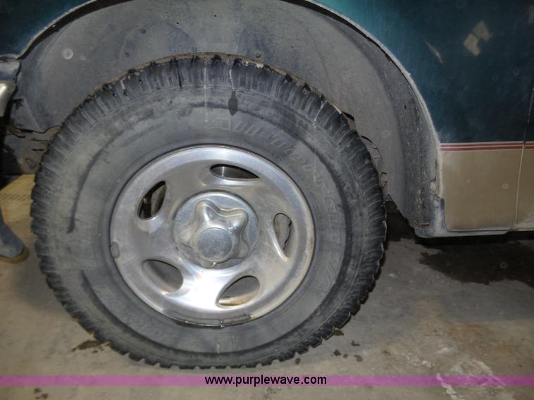 image for item J8818 2000 Ford F150 XLT SuperCab pickup truck