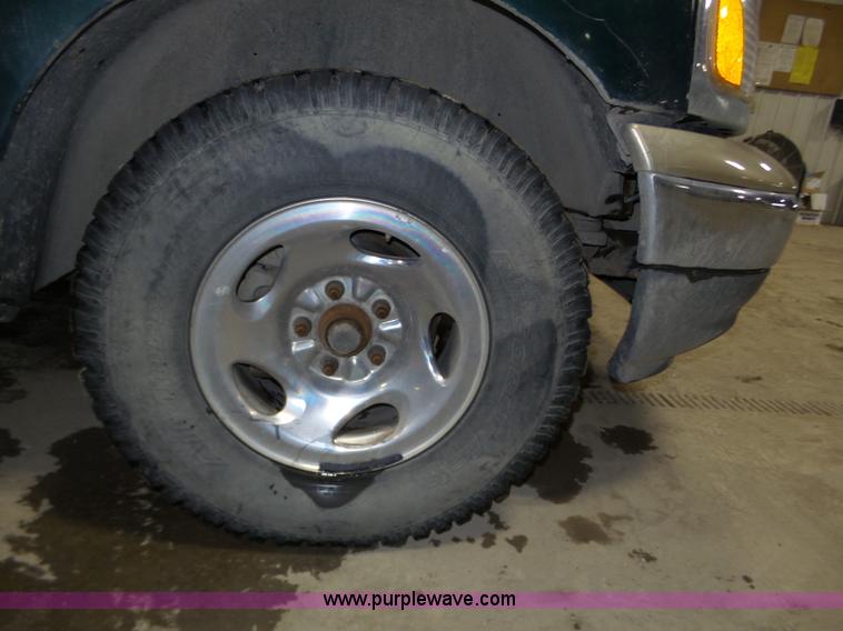 image for item J8818 2000 Ford F150 XLT SuperCab pickup truck