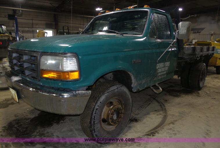 image for item J8821 1995 Ford F450 Super Duty flatbed truck