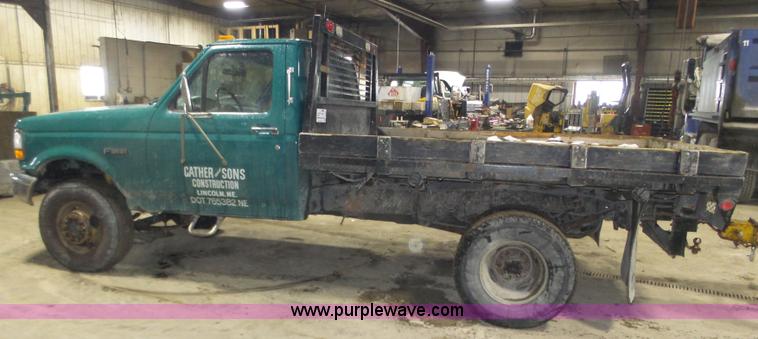 image for item J8821 1995 Ford F450 Super Duty flatbed truck