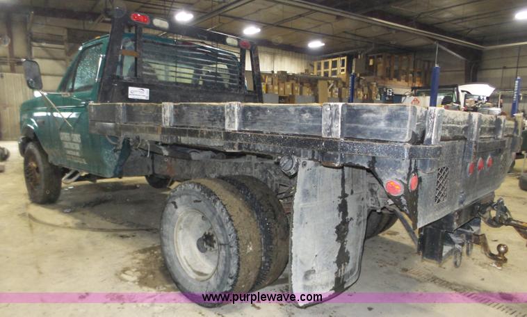 image for item J8821 1995 Ford F450 Super Duty flatbed truck