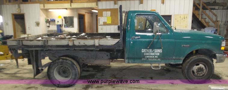 image for item J8821 1995 Ford F450 Super Duty flatbed truck