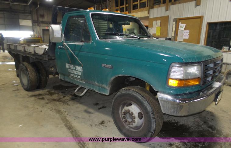 image for item J8821 1995 Ford F450 Super Duty flatbed truck