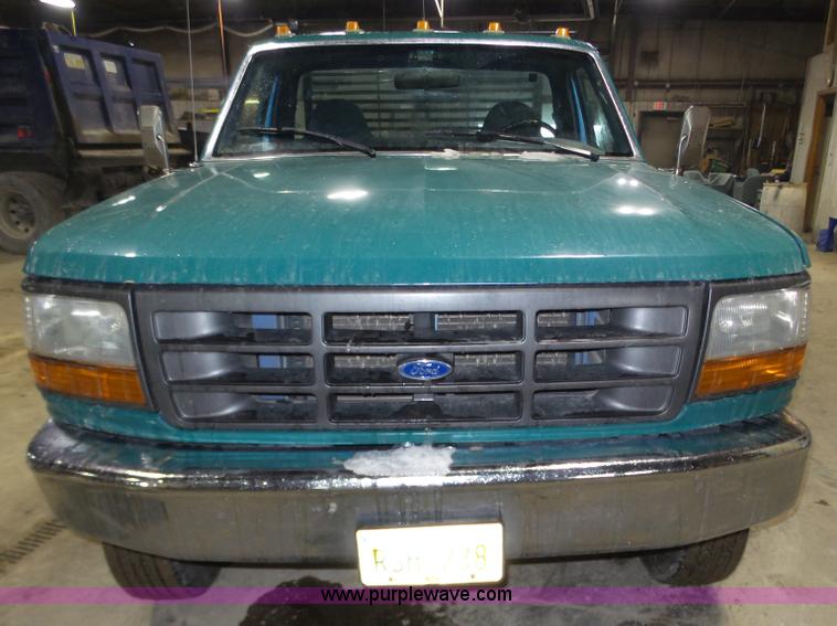 image for item J8821 1995 Ford F450 Super Duty flatbed truck