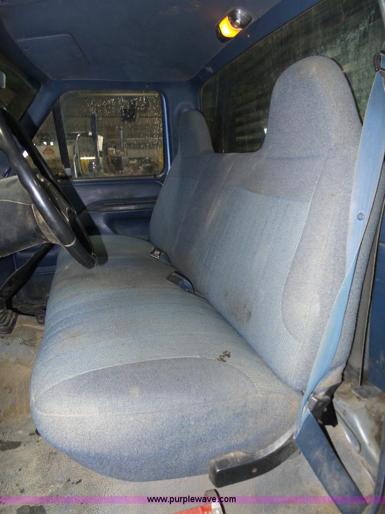 image for item J8821 1995 Ford F450 Super Duty flatbed truck