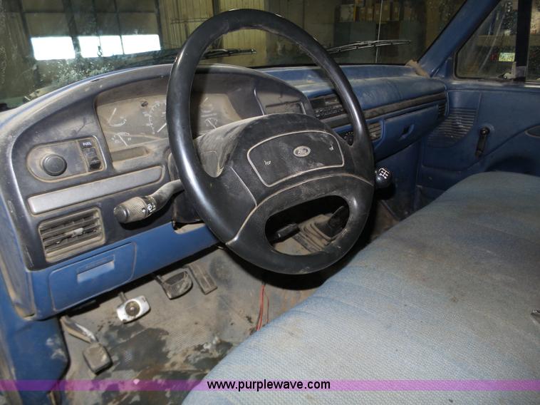 image for item J8821 1995 Ford F450 Super Duty flatbed truck