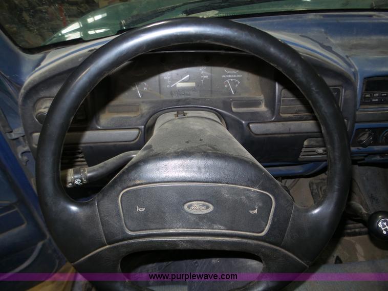 image for item J8821 1995 Ford F450 Super Duty flatbed truck