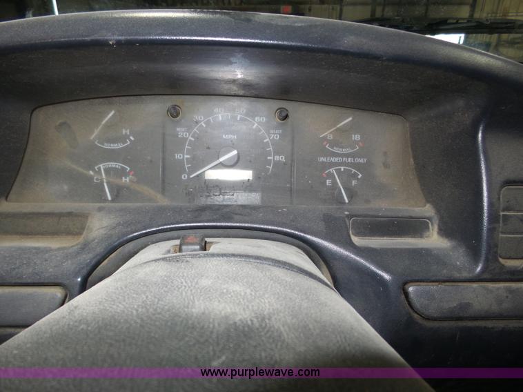 image for item J8821 1995 Ford F450 Super Duty flatbed truck