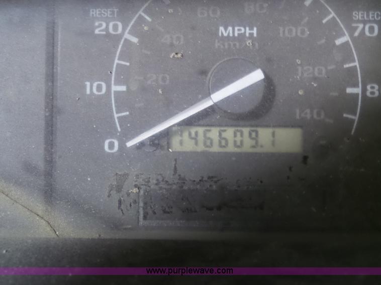 image for item J8821 1995 Ford F450 Super Duty flatbed truck