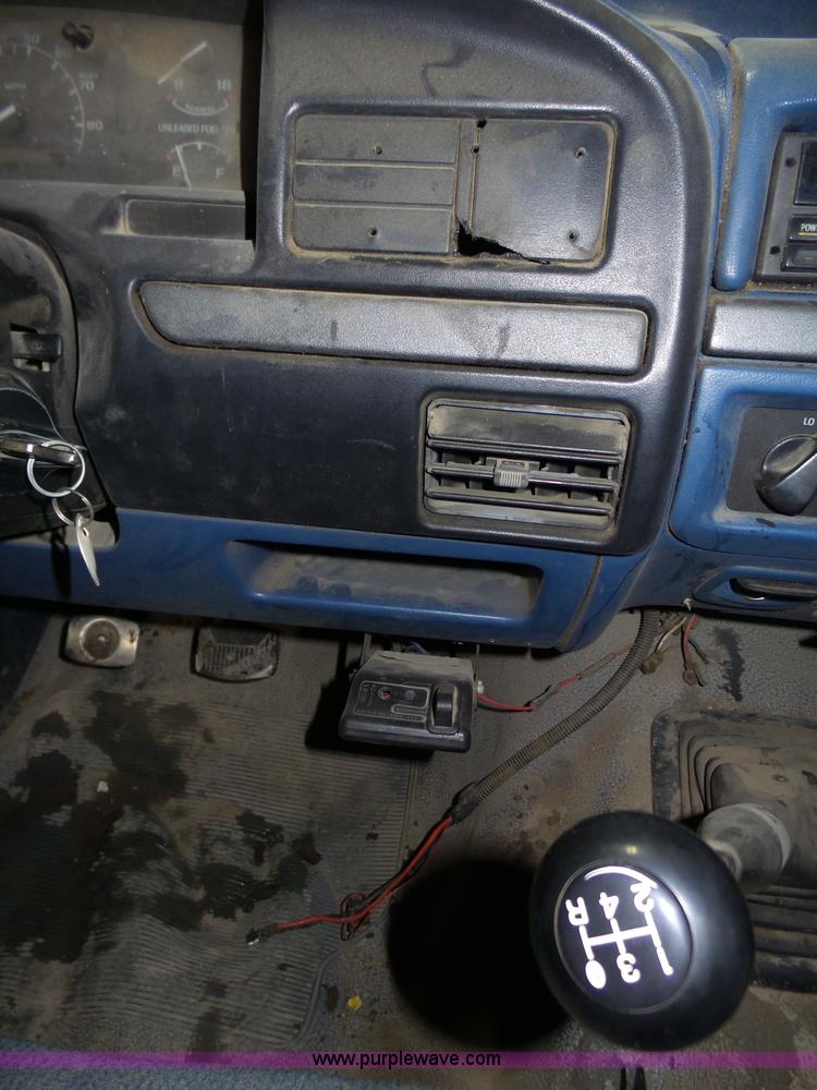 image for item J8821 1995 Ford F450 Super Duty flatbed truck