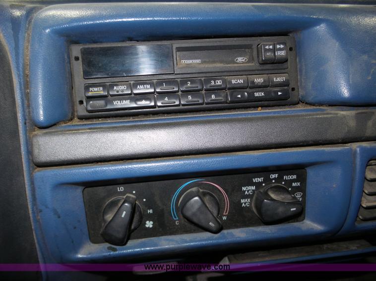 image for item J8821 1995 Ford F450 Super Duty flatbed truck