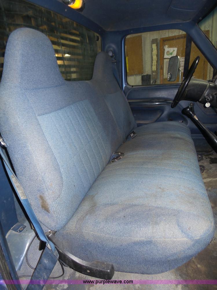 image for item J8821 1995 Ford F450 Super Duty flatbed truck