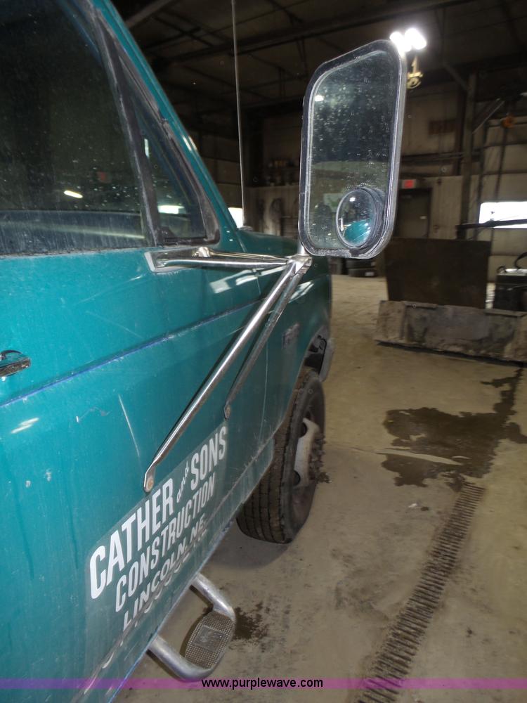 image for item J8821 1995 Ford F450 Super Duty flatbed truck