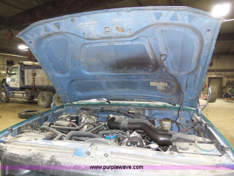 image for item J8821 1995 Ford F450 Super Duty flatbed truck