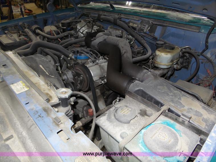 image for item J8821 1995 Ford F450 Super Duty flatbed truck