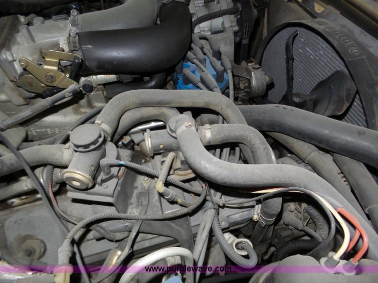 image for item J8821 1995 Ford F450 Super Duty flatbed truck