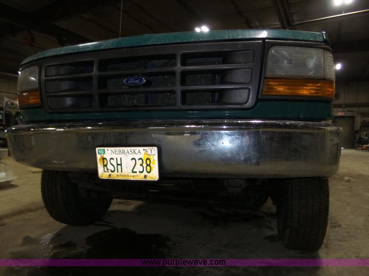 image for item J8821 1995 Ford F450 Super Duty flatbed truck