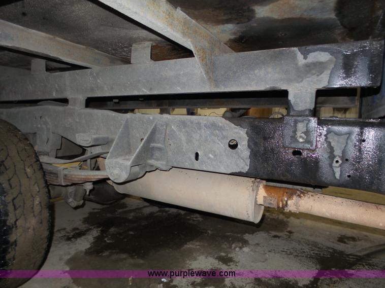 image for item J8821 1995 Ford F450 Super Duty flatbed truck